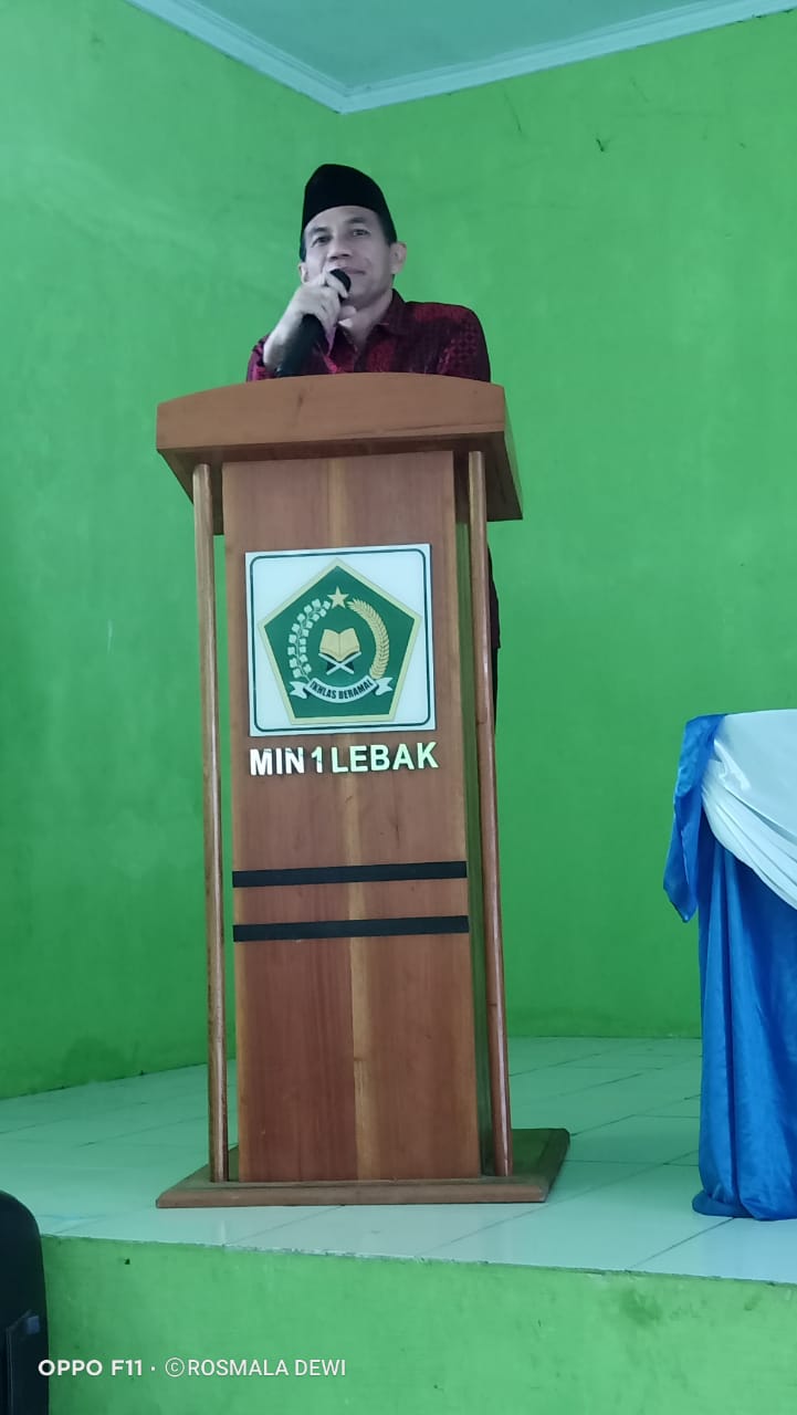 Kepala Seksi Pendidikan Madrasah Kemenag Lebak saat berikan materi pada kegiatan Program Pelatihan dan Pendampingan sekolah Literasi Indonesia
